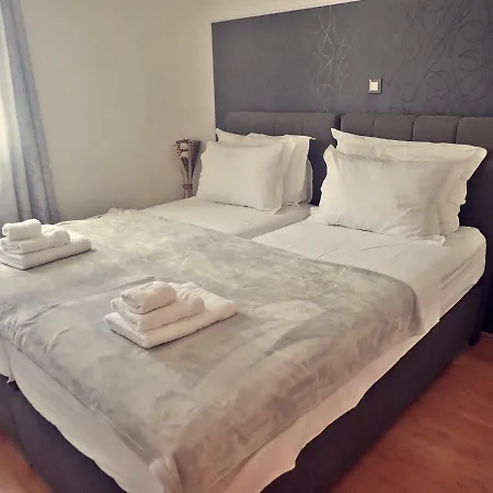 Laura Apartment *